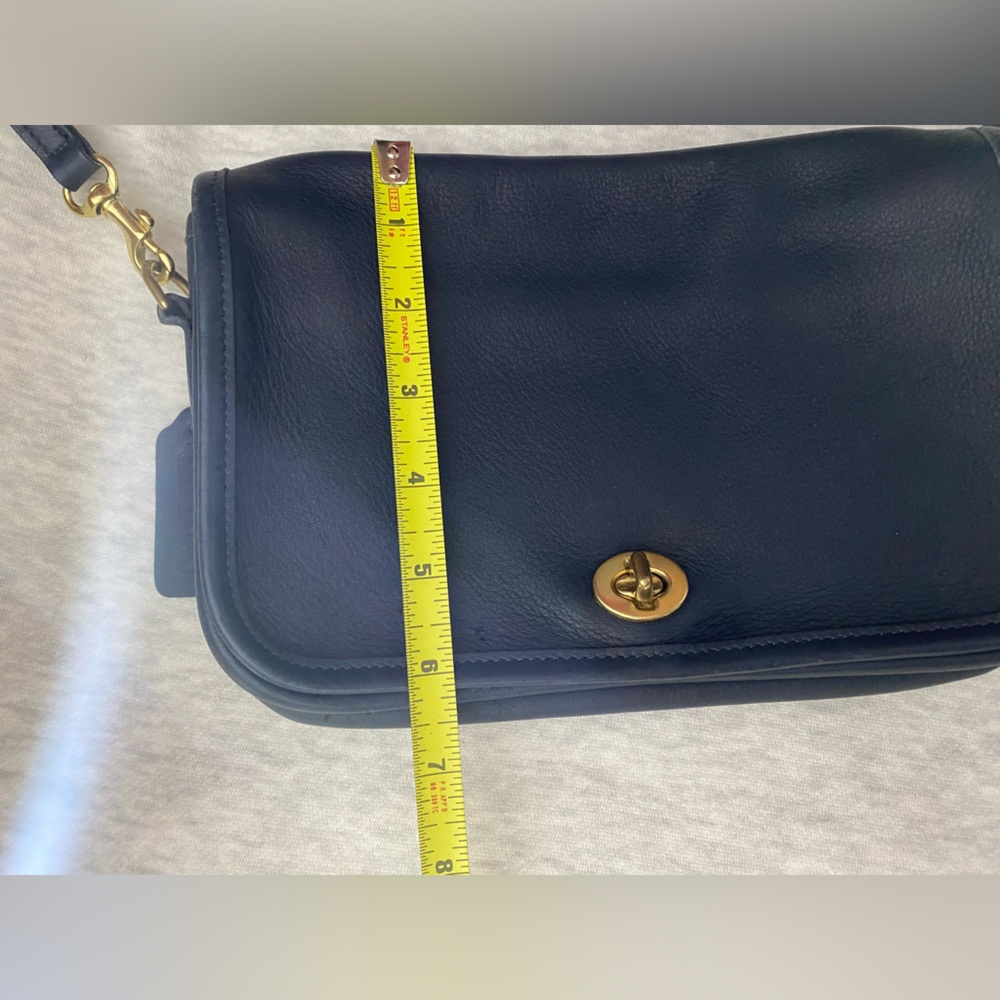 Coach Leather Purse / Navy
Leather Bag / Coach Pocket... - Picture 16 of 16